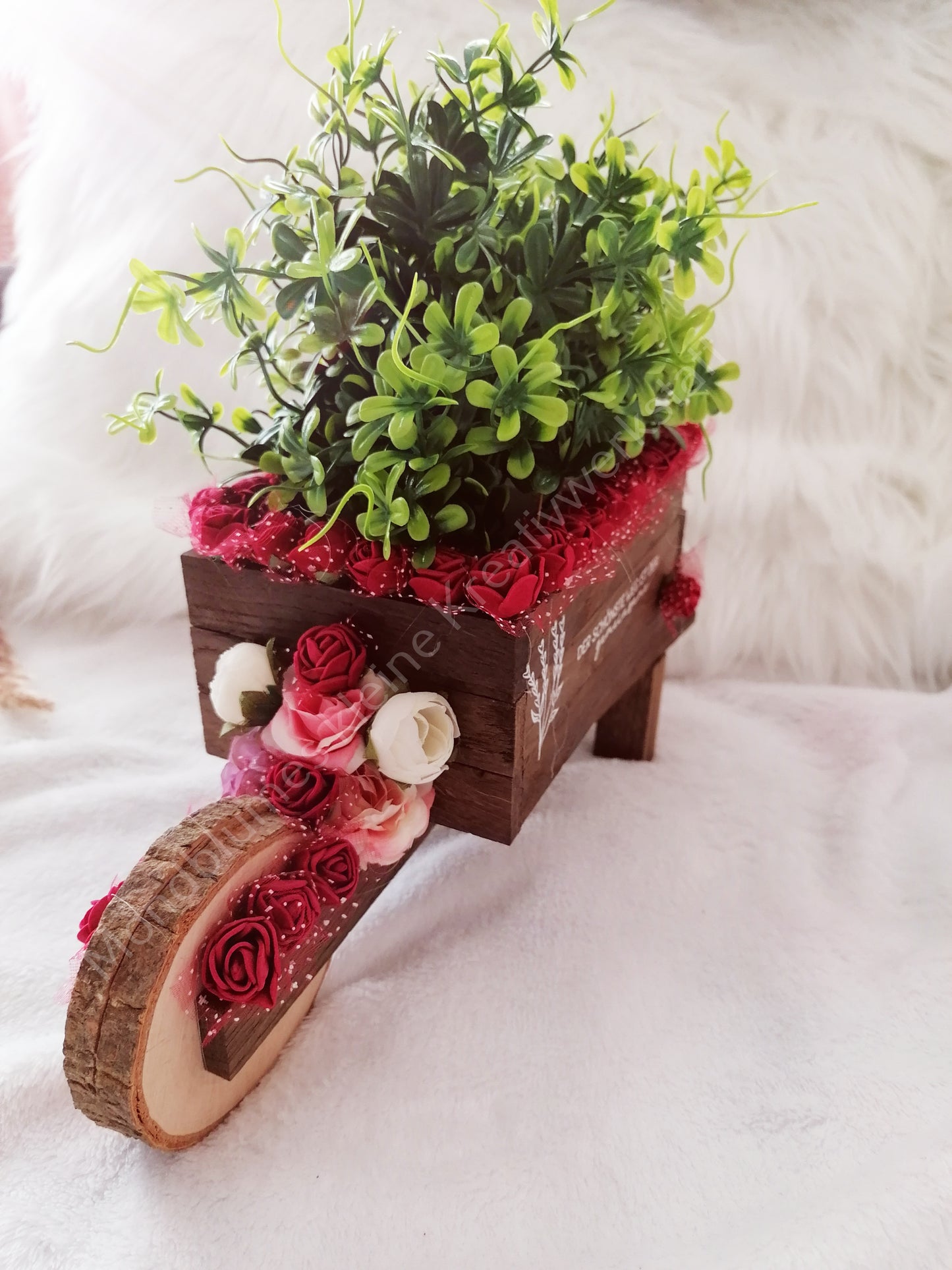 Schubkarre, befüllt mit Grünzeug