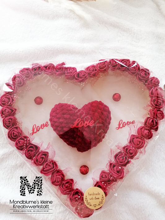 Holzherz verziert mit Rosen