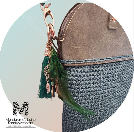 Liebevoll gehäkelte Tasche in Petrol