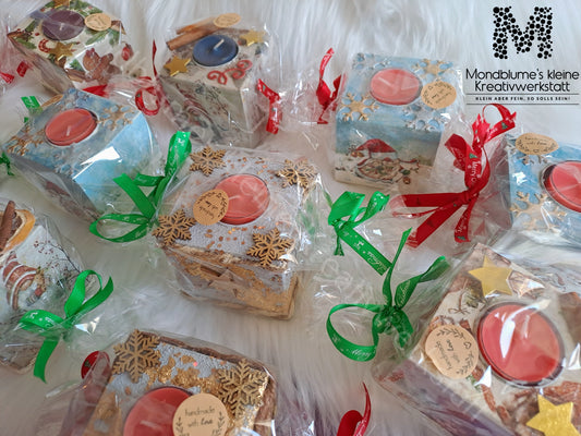 Weihnachtlicher Holzwürfel mit duftenden Teelicht