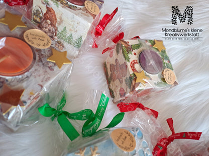 Weihnachtlicher Holzwürfel mit duftenden Teelicht