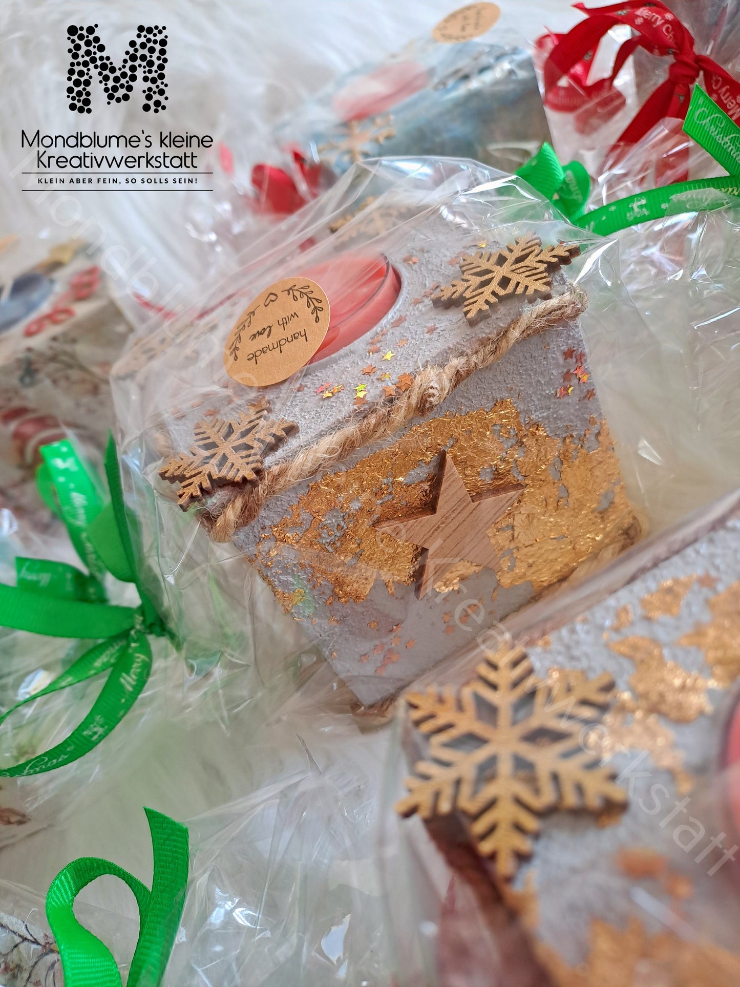 Weihnachtlicher Holzwürfel mit duftenden Teelicht