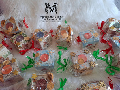 Weihnachtlicher Holzwürfel mit duftenden Teelicht