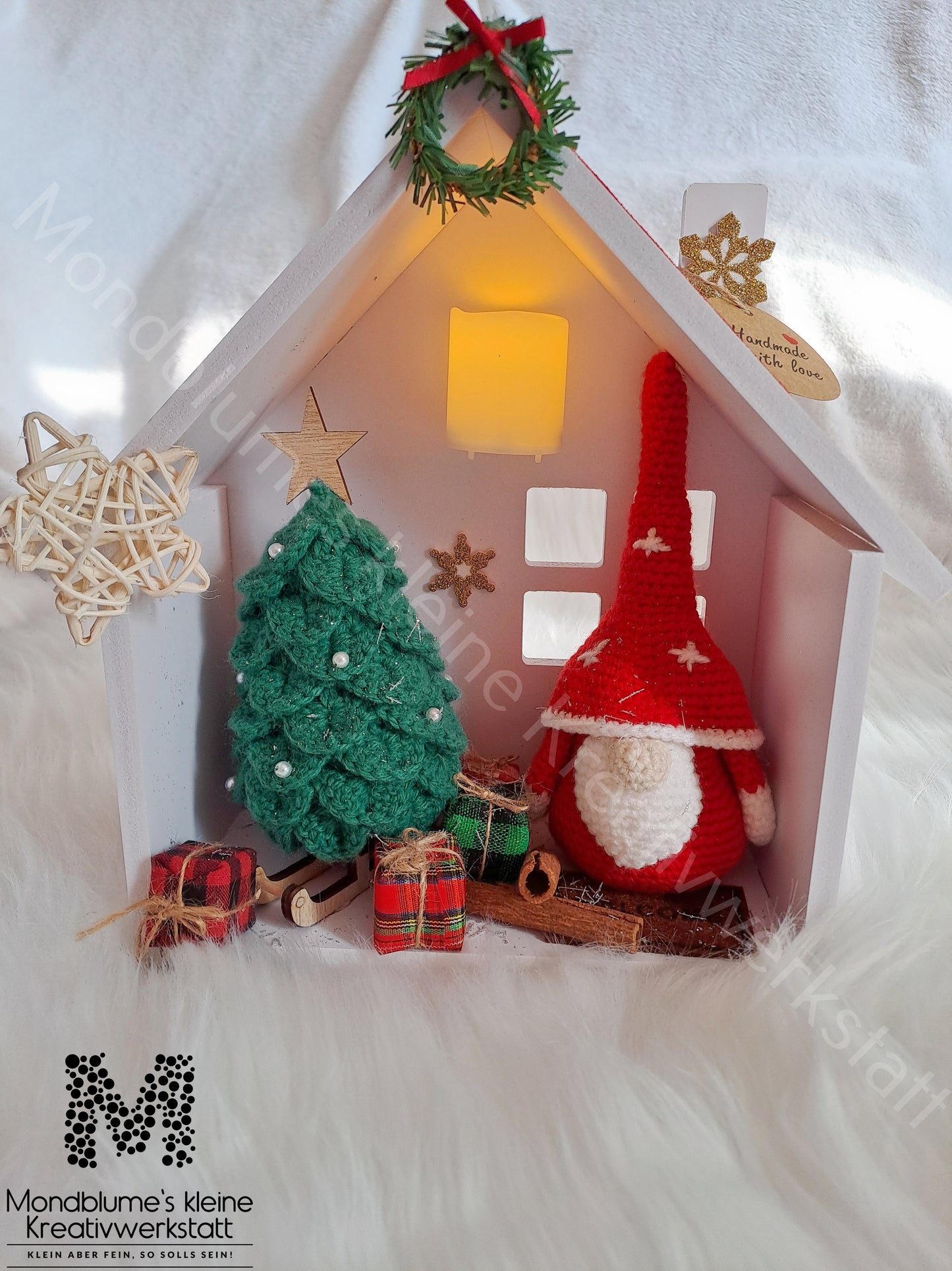 Deko - Weihnachtshaus mit LED, Wichtel & Tannenbaum