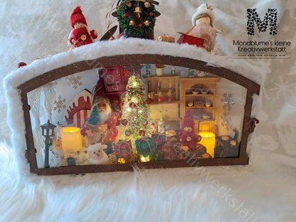 Wunderschöne Weihnachtslaterne mit einer Wichtelstatt