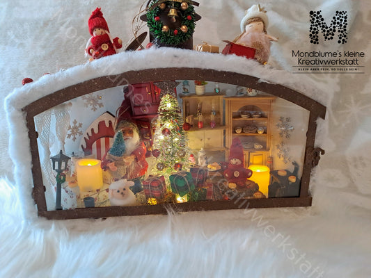 Wunderschöne Weihnachtslaterne mit einer Wichtelstatt