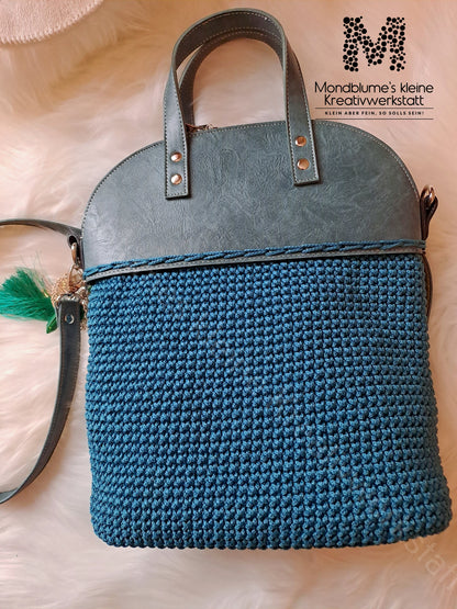Liebevoll gehäkelte Tasche in Petrol