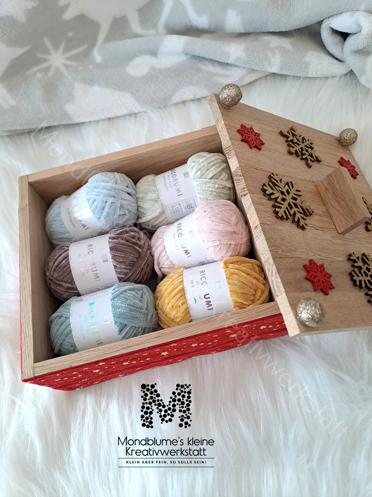 Handgemachte Weihnachts-Geschenkbox aus Holz mit Füllung | Unikat