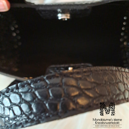 Handgehäkelte wunderschöne Tasche in Kunstlederoptik (Schwarz, Silber-Metallic-Garn)