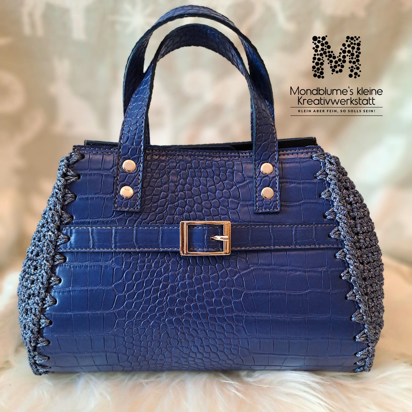 Handgehäkelte wunderschöne Tasche in Kunstlederoptik (Blau)