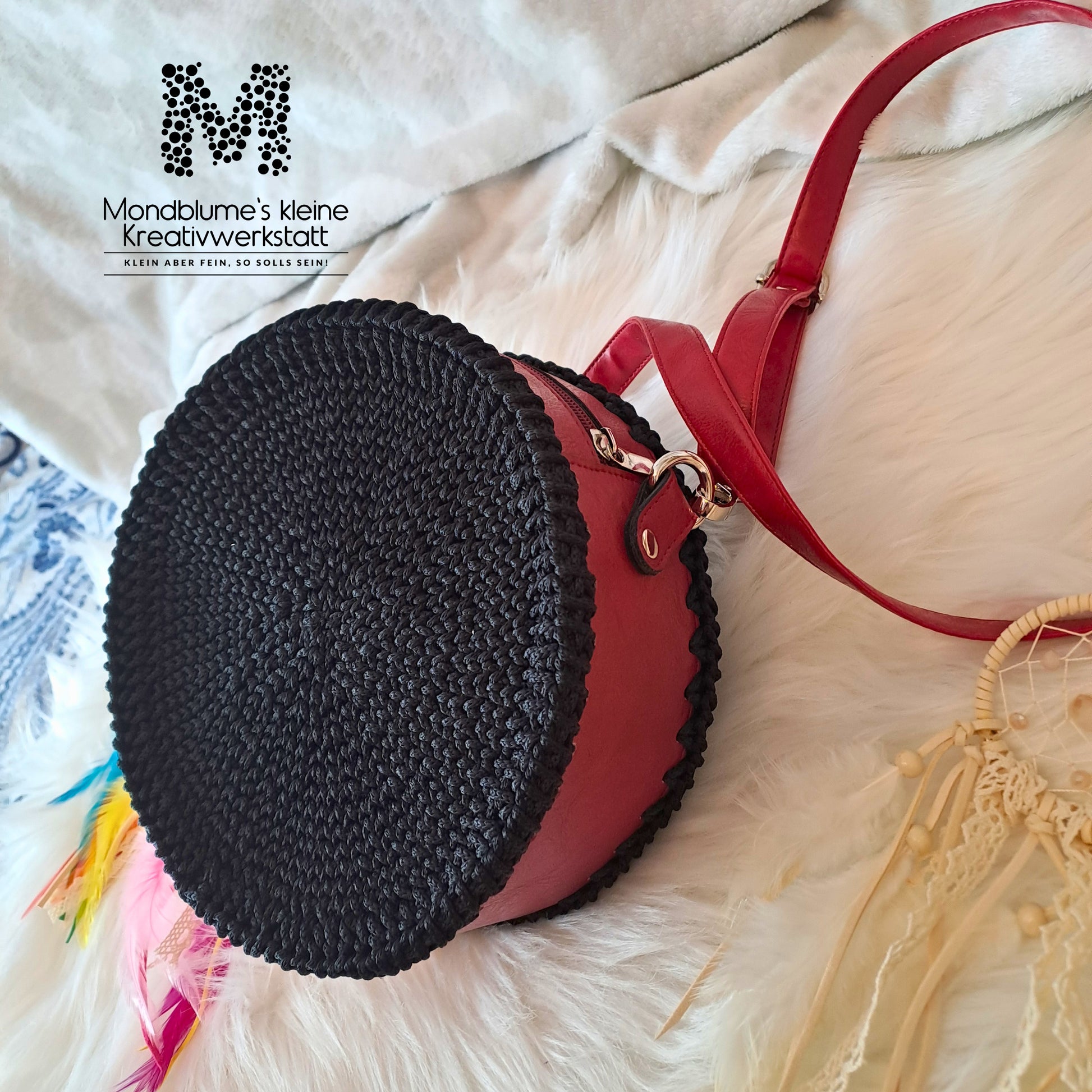 Runde Boho-Häkeltasche Schwarz Rot Rückansicht