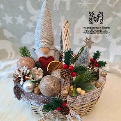Handgemachtes Weihnachtsarrangement im Dekokorb mit Wichtel - Ansicht 3