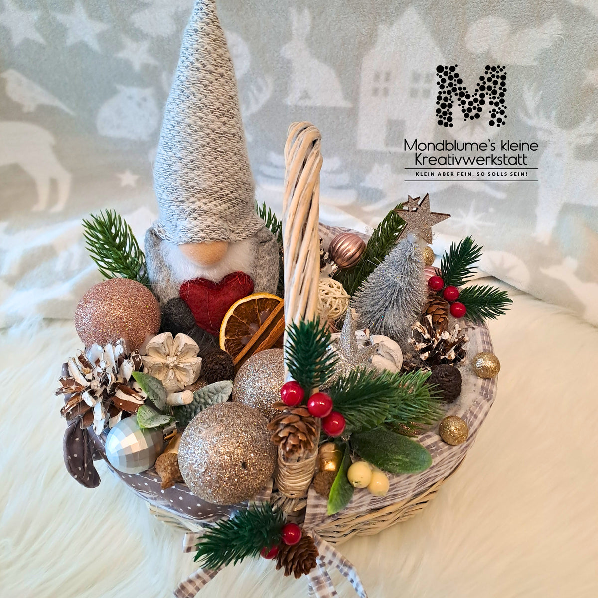 Handgemachtes Weihnachtsarrangement im Dekokorb mit Wichtel - Ansicht 4