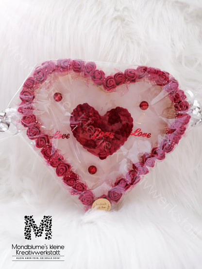Holzherz verziert mit Rosen