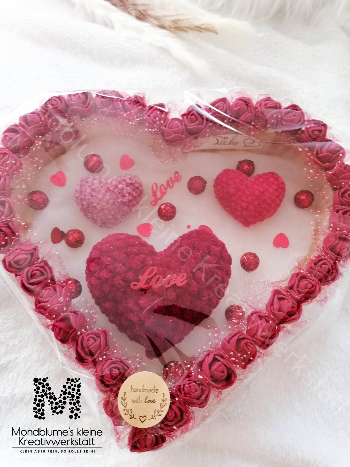 Holzherz verziert mit Rosen