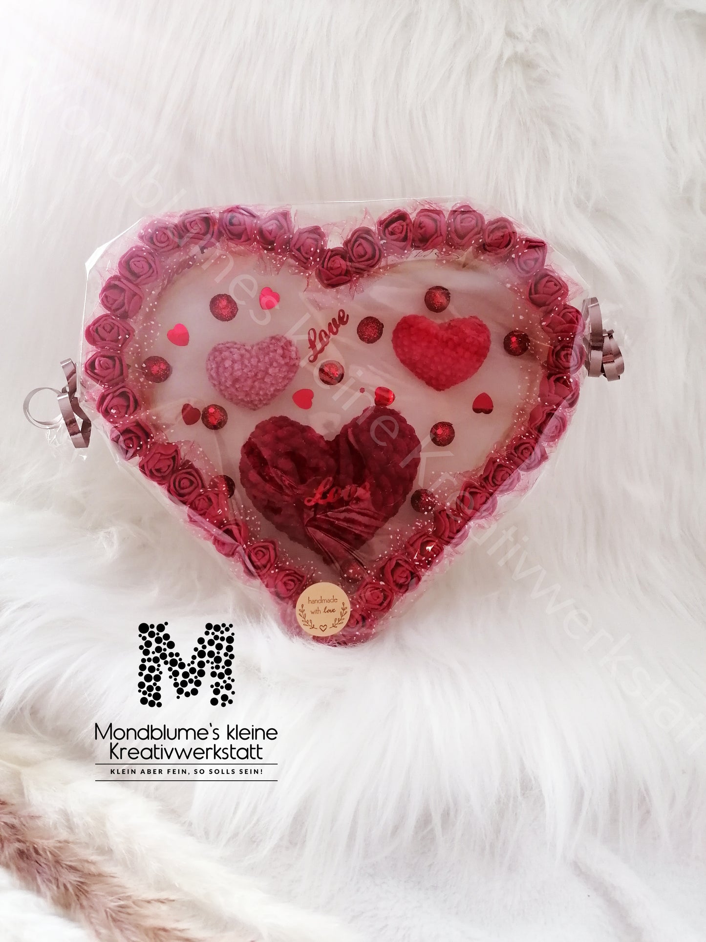 Holzherz verziert mit Rosen