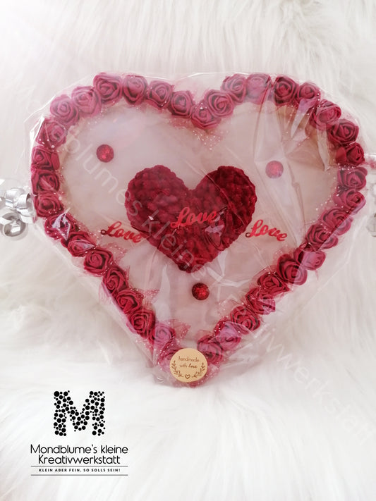 Holzherz verziert mit Rosen