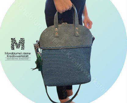 Liebevoll gehäkelte Tasche in Petrol