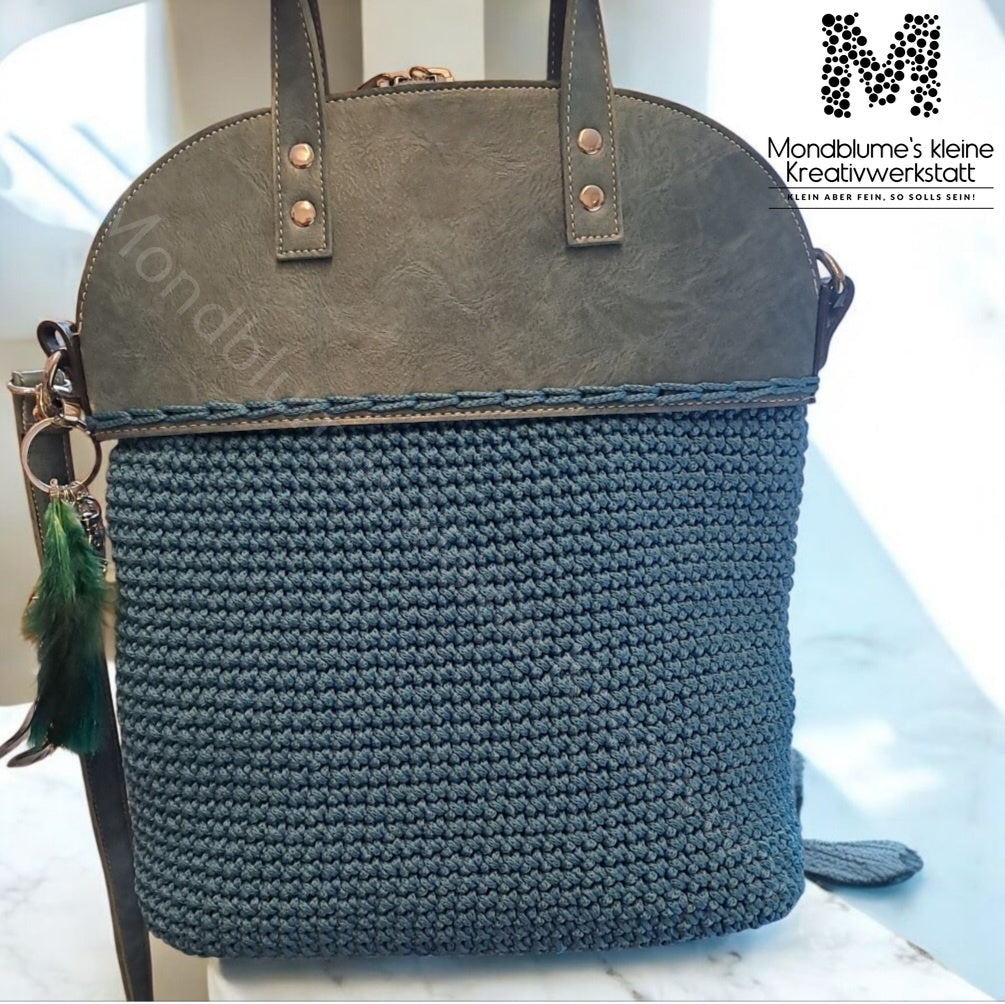 Liebevoll gehäkelte Tasche in Petrol