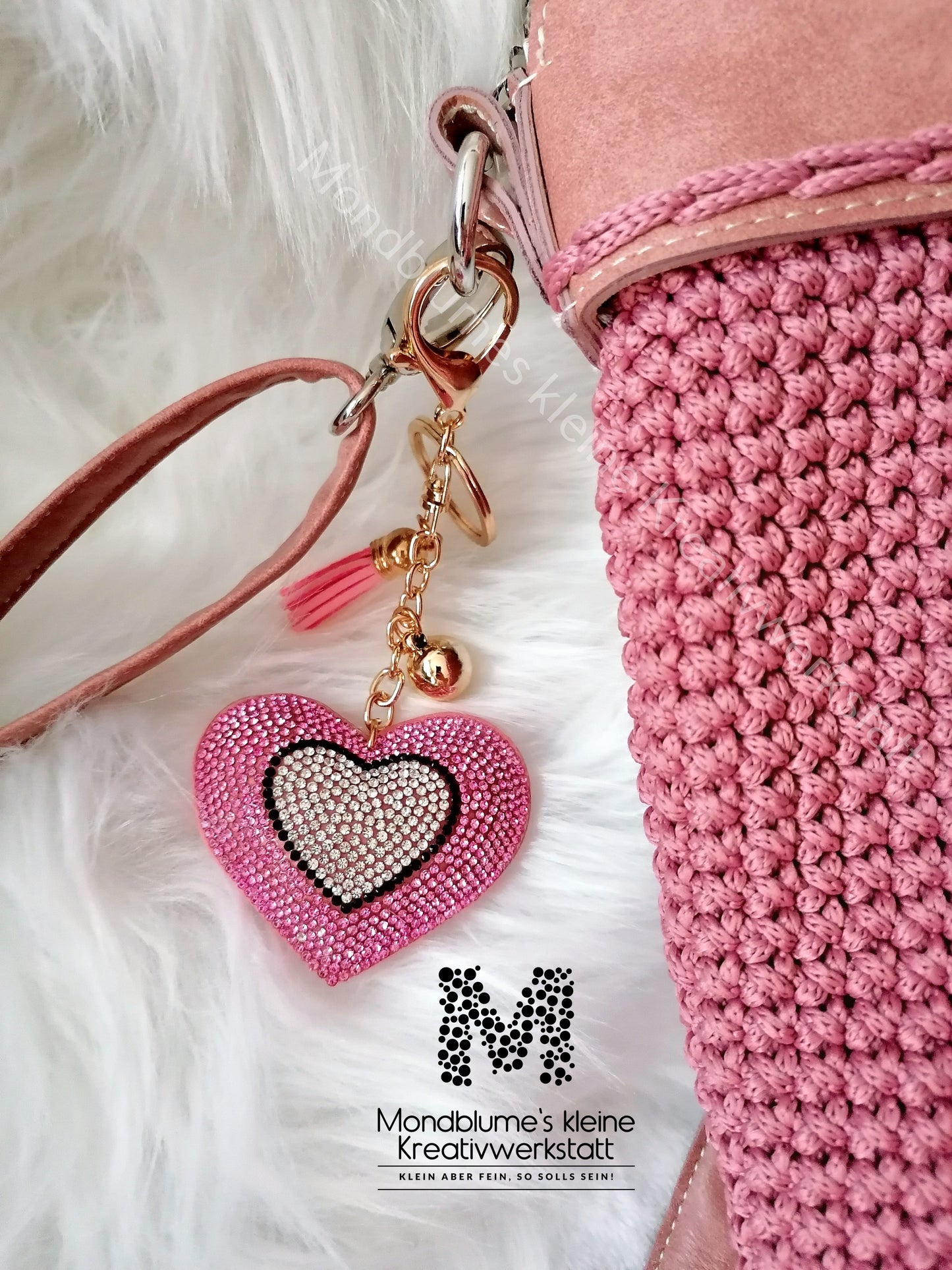 Liebevoll gehäkelte Tasche in Rosé