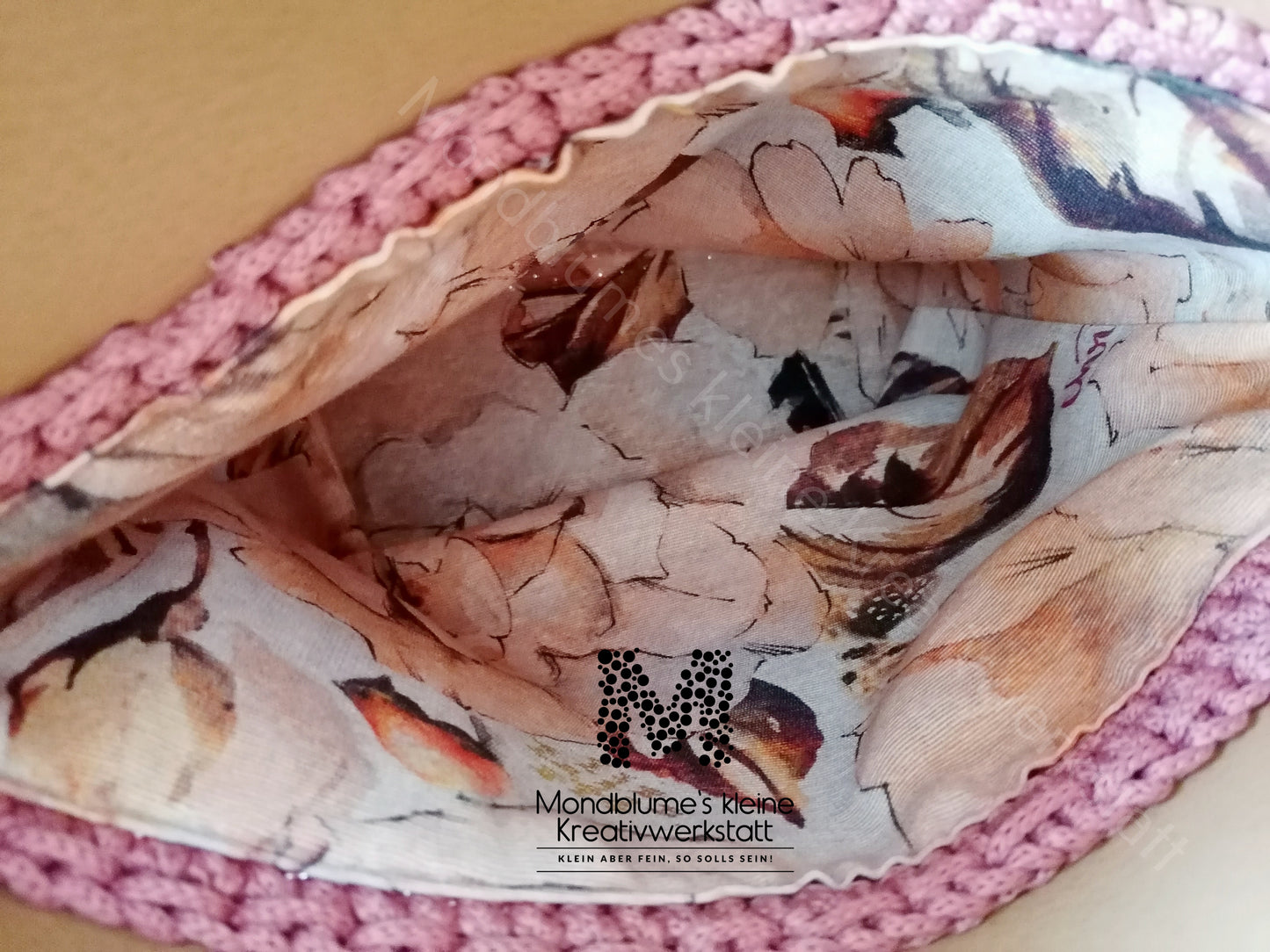 Liebevoll gehäkelte Tasche in Rosé