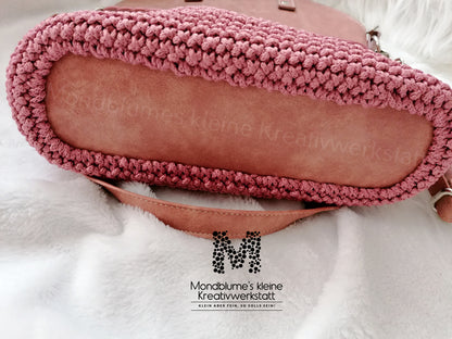 Liebevoll gehäkelte Tasche in Rosé